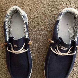 Hey Dude Wally Linen Style Size 10 never worn- brand new